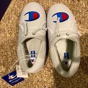 NWT Champion slippers unisex size 8M | 10W